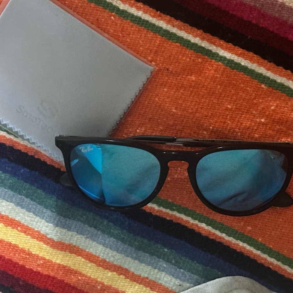 Ray-Ban Shades with Black Frames and Reflective Blue Lenses ERIKA COLOR MIX